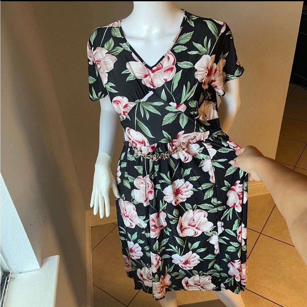 New Women’s Black Floral Dress 
size XL for size 14-16
Above the knee 
New